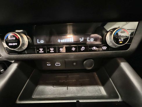 Used 2024 Mitsubishi Outlander SE AWD/4WD image 16