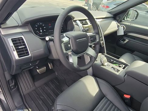 New 2026 Land Rover Discovery Limited Edition image 25