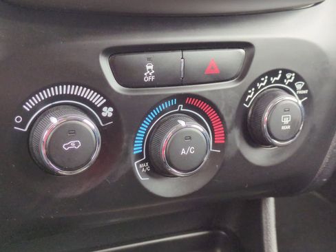 Used 2014 Jeep Cherokee Sport image 29