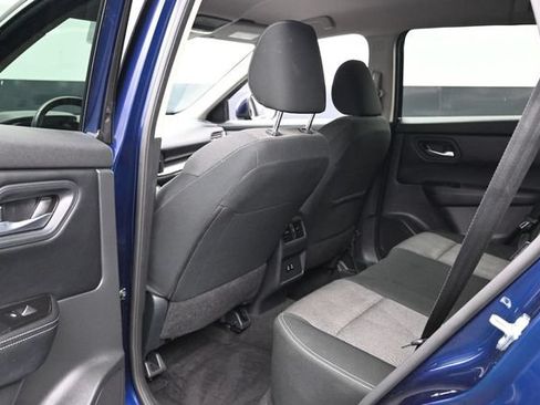 Used 2025 Nissan Rogue SV AWD/4WD image 19