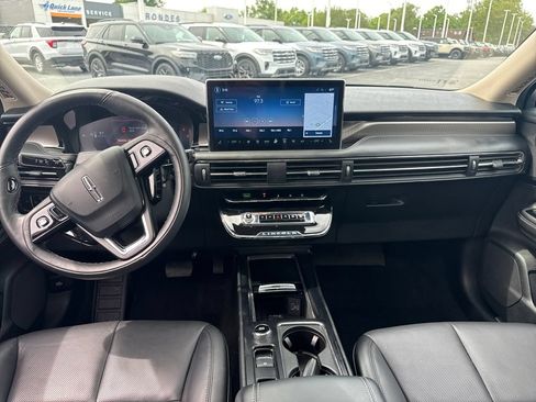 Used 2025 Lincoln Corsair Reserve w/ Equipment Group 202A AWD/4WD image 15