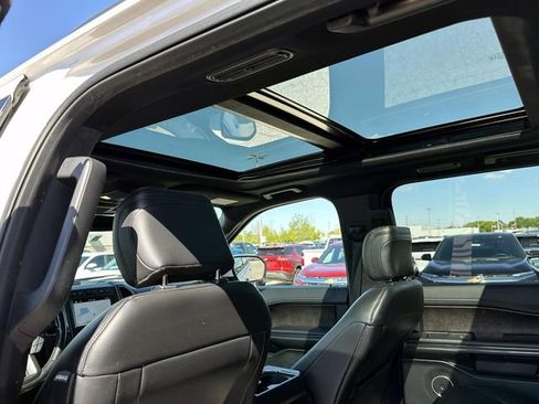Used 2018 Ford Expedition Limited w/ Equipment Group 302A AWD/4WD image 17