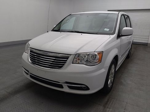 Used 2016 Chrysler Town & Country Touring image 15