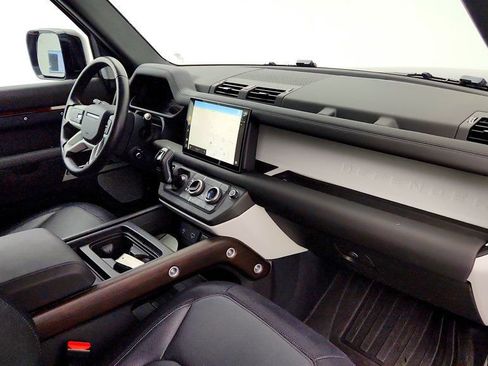 Used 2024 Land Rover Defender 130 X-Dynamic SE AWD/4WD image 27