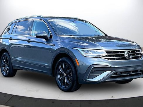 Used 2024 Volkswagen Tiguan SE image 2