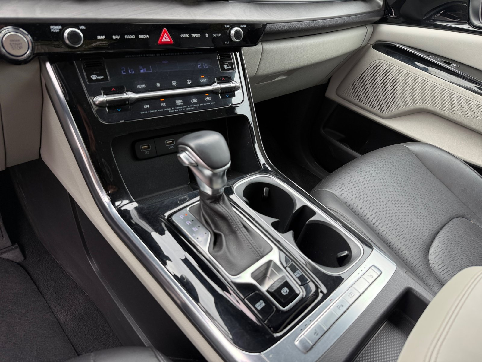 Used 2022 Kia Carnival EX FWD image 13
