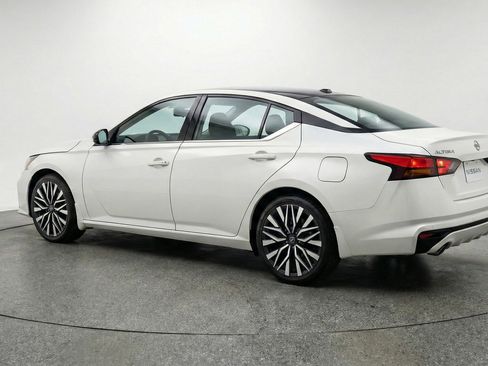 Used 2025 Nissan Altima 2.5 SV FWD image 6