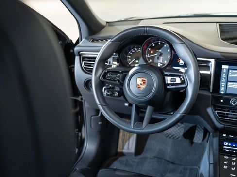 Certified 2026 Porsche Macan AWD/4WD image 26