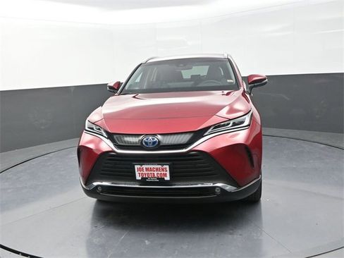 Used 2024 Toyota Venza XLE image 3