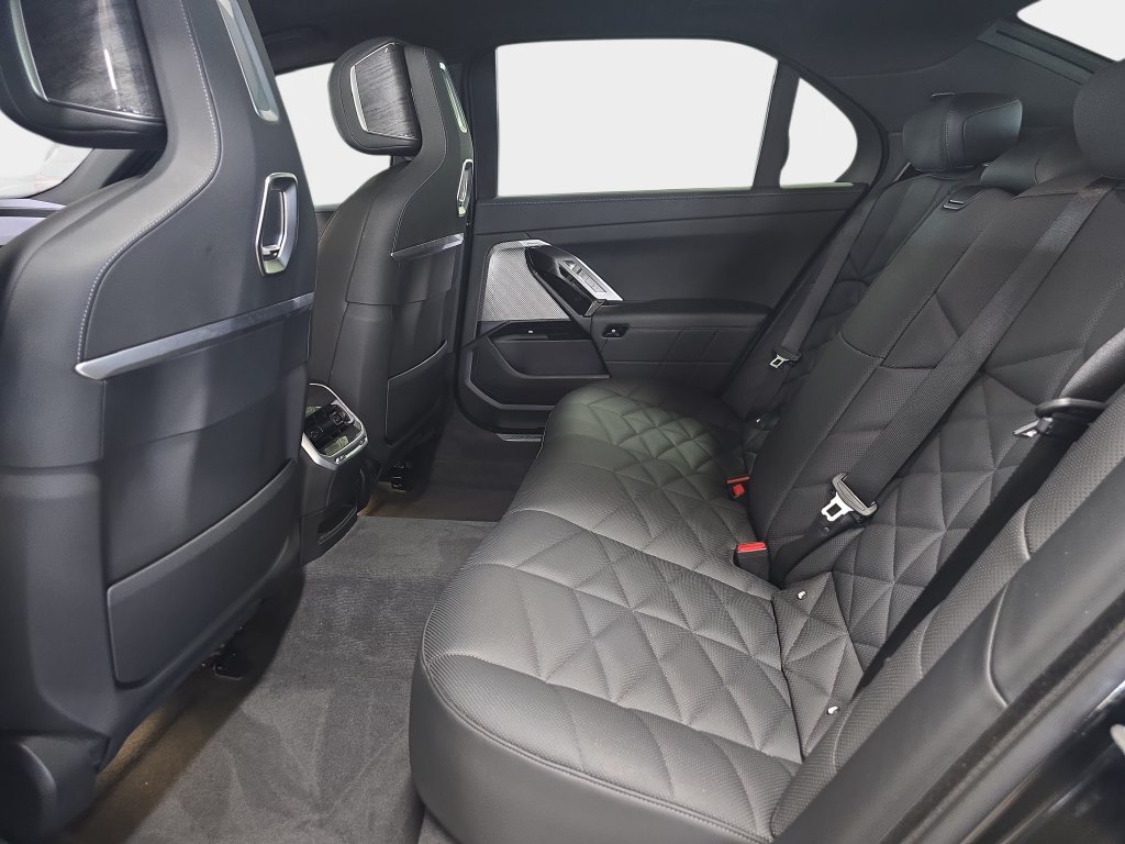 Certified 2023 BMW 740i RWD image 12