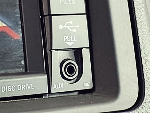 Used 2014 Chrysler Town & Country Touring image 25