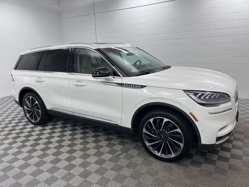 Used 2023 Lincoln Aviator Reserve w/ Equipment Group 201A AWD/4WD image 4