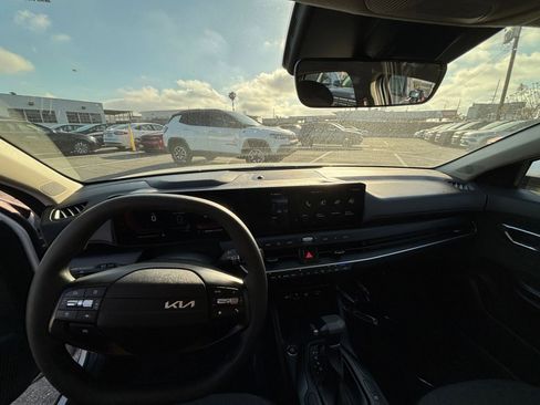 Used 2025 Kia K4 LXS image 36