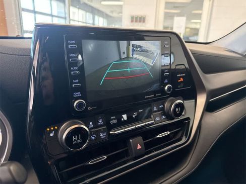 Used 2022 Toyota Highlander XLE image 31
