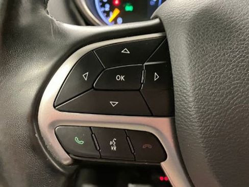 Used 2021 Jeep Grand Cherokee Laredo AWD/4WD image 43
