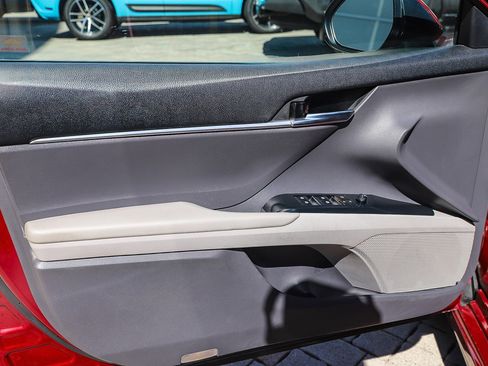 Used 2018 Toyota Camry SE image 21