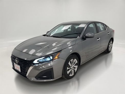 Used 2023 Nissan Altima 2.5 S image 3