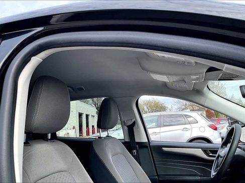 Used 2022 Ford Escape SE image 23