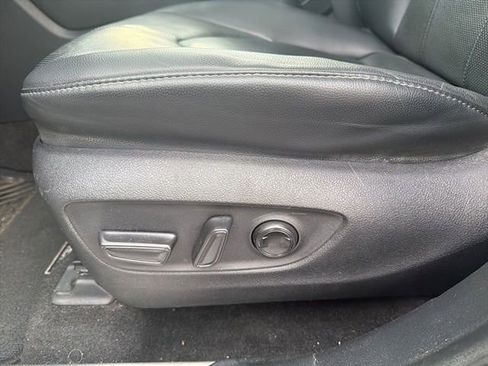 Used 2023 Toyota Highlander Limited image 9