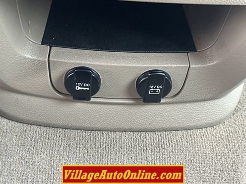 Used 2014 Chrysler Town & Country Touring FWD image 23