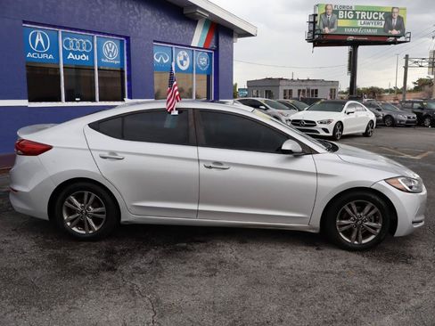 Used 2018 Hyundai Elantra Value Edition FWD image 2