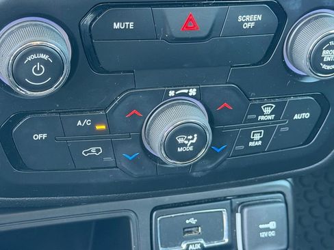 Used 2020 Jeep Renegade Altitude image 19