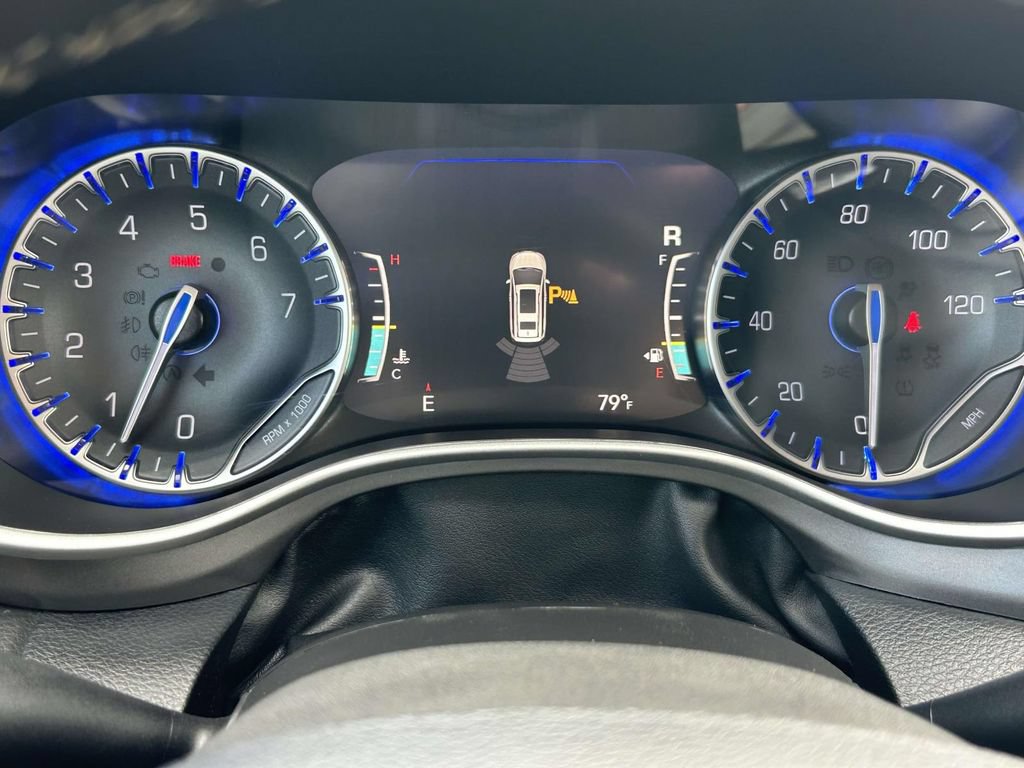 Used 2024 Chrysler Pacifica Touring-L FWD image 26