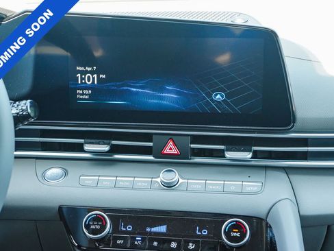 Used 2025 Hyundai Elantra SEL FWD image 14