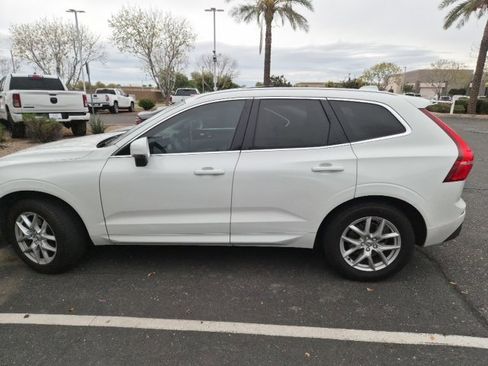 Used 2020 Volvo XC60 T5 Momentum image 2