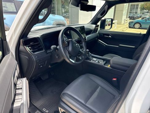 Used 2024 Lexus GX 550 w/ Accessory Package (Z1) AWD/4WD image 8