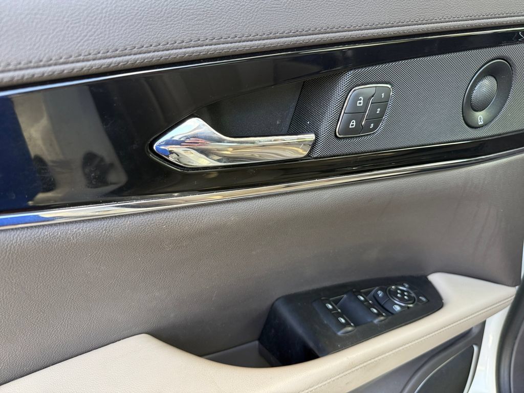 Used 2022 Lincoln Nautilus Reserve w/ Luxury Package FWD image 16