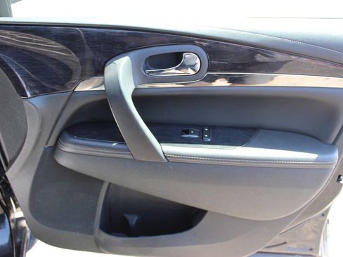 Used 2015 Buick Enclave Leather w/ Trailering Package image 10