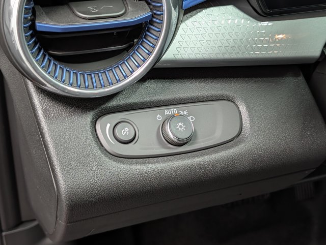 New 2026 Chevrolet Trax LT w/ Sunroof Package FWD image 16