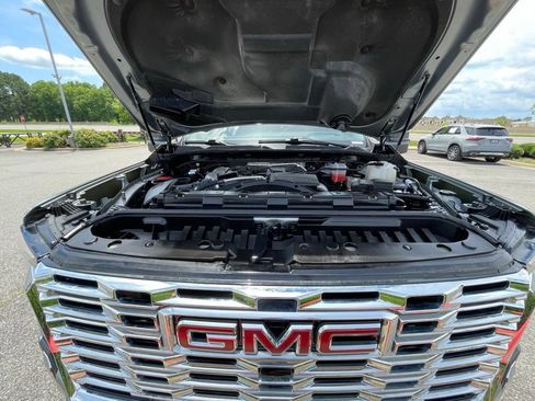 Used 2024 GMC Sierra 2500 Denali w/ Technology Package AWD/4WD image 32