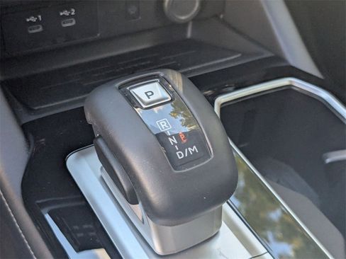 Used 2025 Mitsubishi Outlander SE image 17