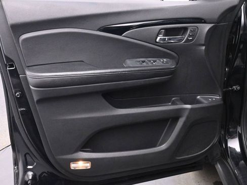 Used 2016 Honda Pilot Touring image 13