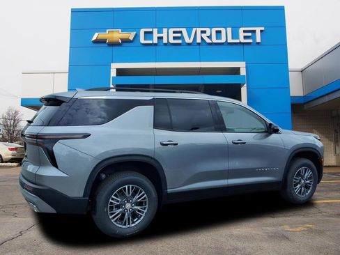 New 2026 Chevrolet Traverse LT w/ Driver Confidence Package image 2