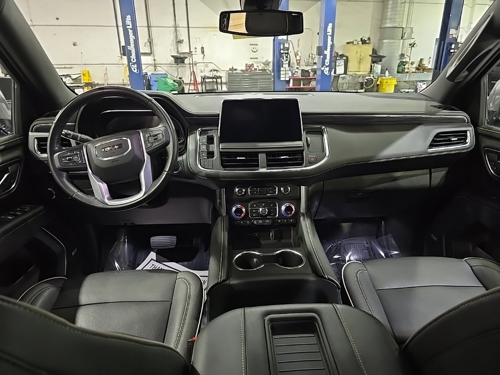 Used 2022 GMC Yukon XL SLT w/ SLT Premium Package AWD/4WD image 18