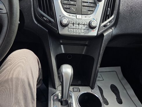 Used 2015 Chevrolet Equinox LS image 23