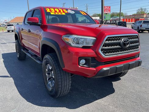 Used 2017 Toyota Tacoma TRD Off-Road image 7