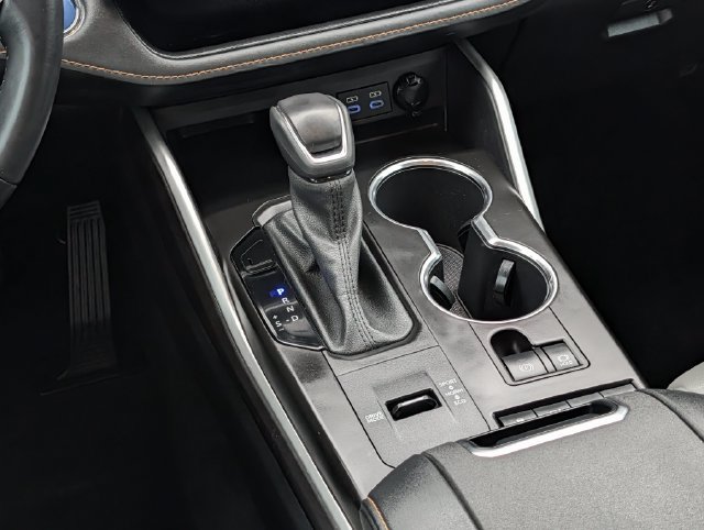Used 2022 Toyota Highlander Bronze Edition FWD image 14