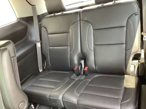 Used 2023 GMC Acadia SLT AWD/4WD image 9