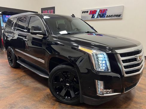 Used 2018 Cadillac Escalade Luxury RWD image 47