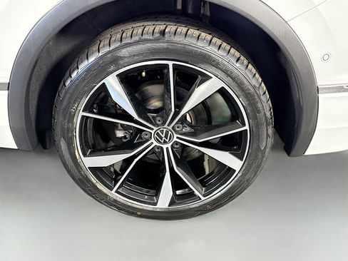 Used 2024 Volkswagen Tiguan SEL R-Line image 37