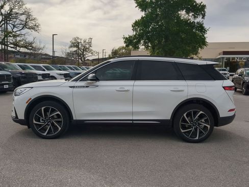New 2026 Lincoln Corsair Reserve FWD image 6