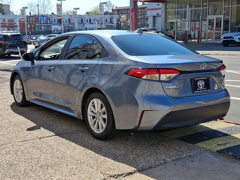Used 2023 Toyota Corolla LE w/ LE Premium Package FWD image 4