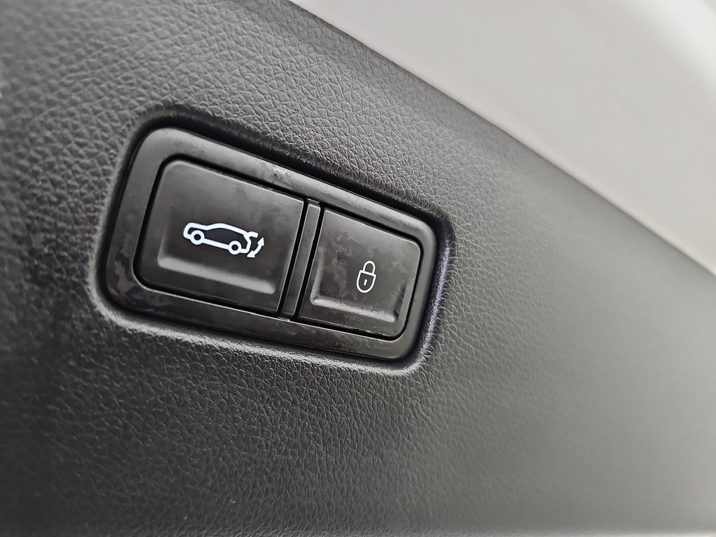 Used 2024 Genesis GV60 Performance AWD/4WD image 16
