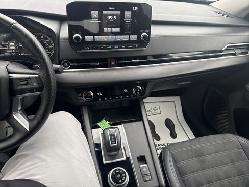 Used 2024 Mitsubishi Outlander SE image 24