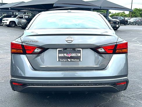Used 2025 Nissan Altima 2.5 SV FWD image 7