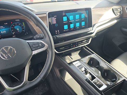 Used 2026 Volkswagen Atlas SE image 17